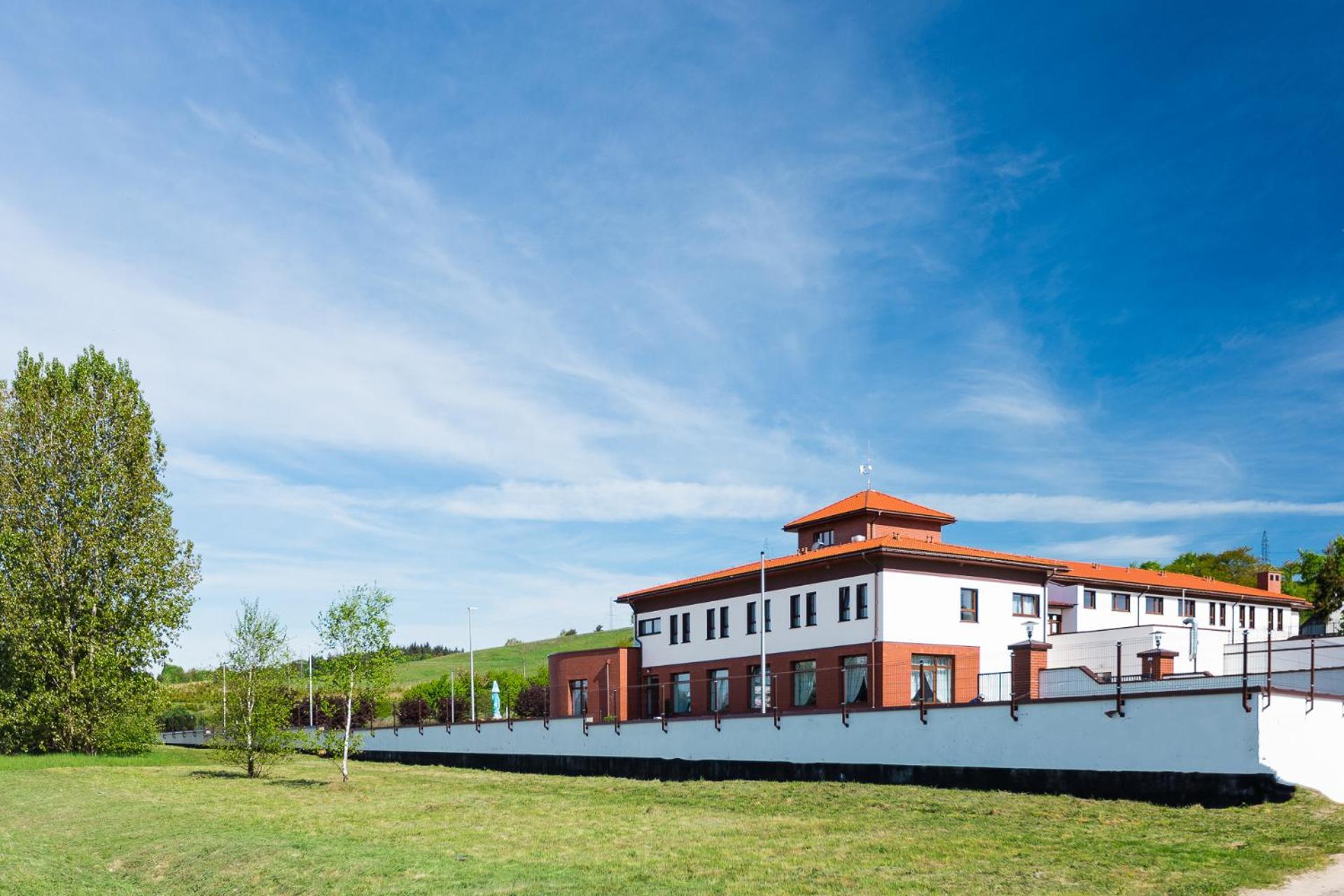 Nortil Hotel Plocin Exterior photo